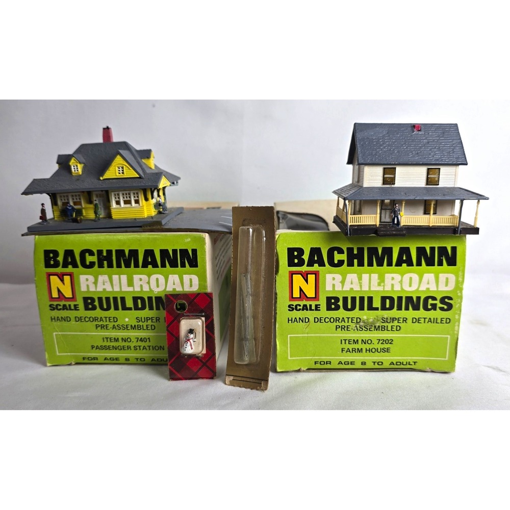 Bachmann N Scale 1:160 Passenger Station 7401 & Farm House 7202 Plastic